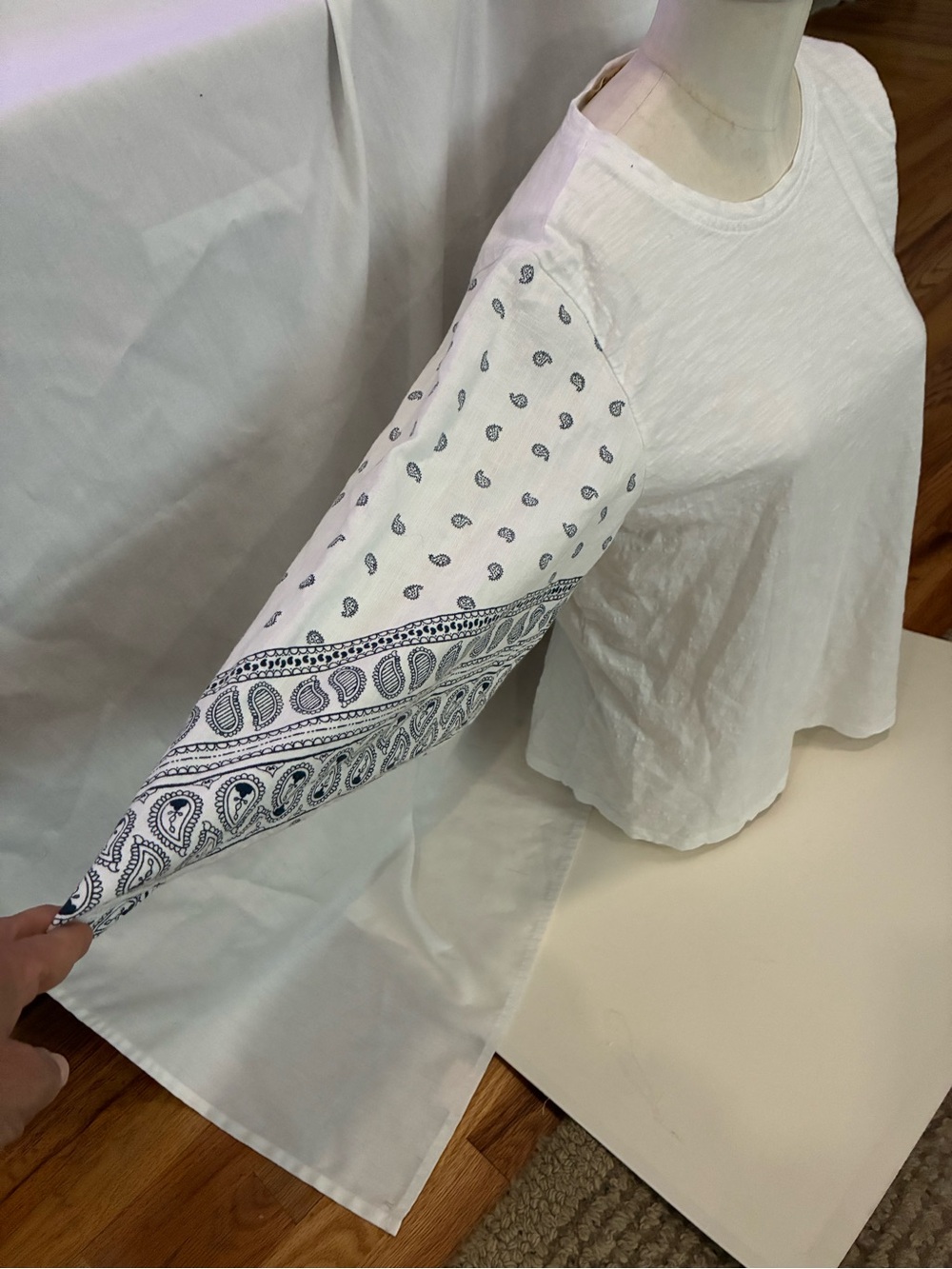 Studio West Apparel Shirt Cotton Knit White Top Blue Paisley Bell Sleeves - Picture 4 of 15